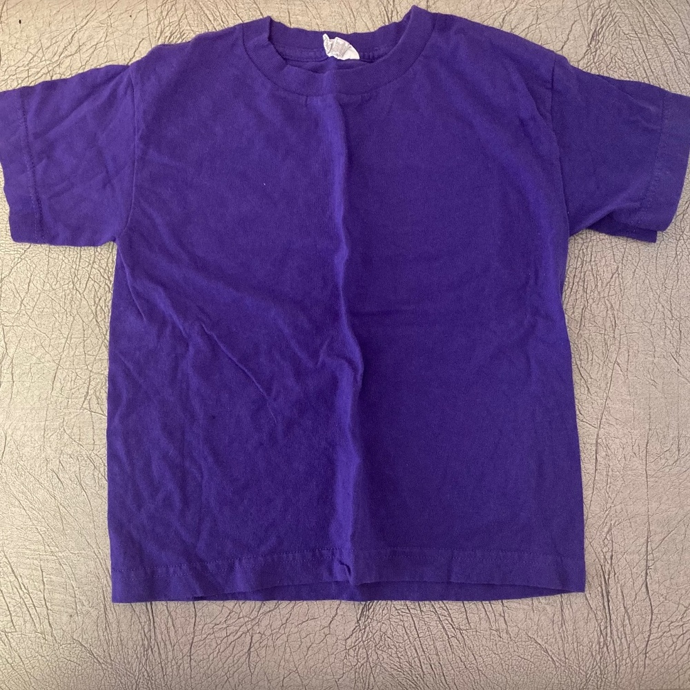 Purple shirt sleeve shirt